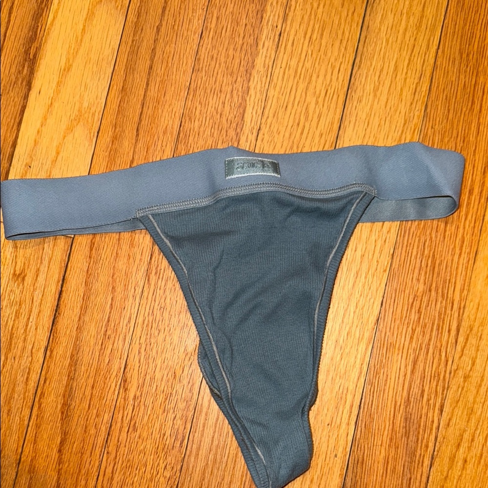 Skims cotton rib thong
